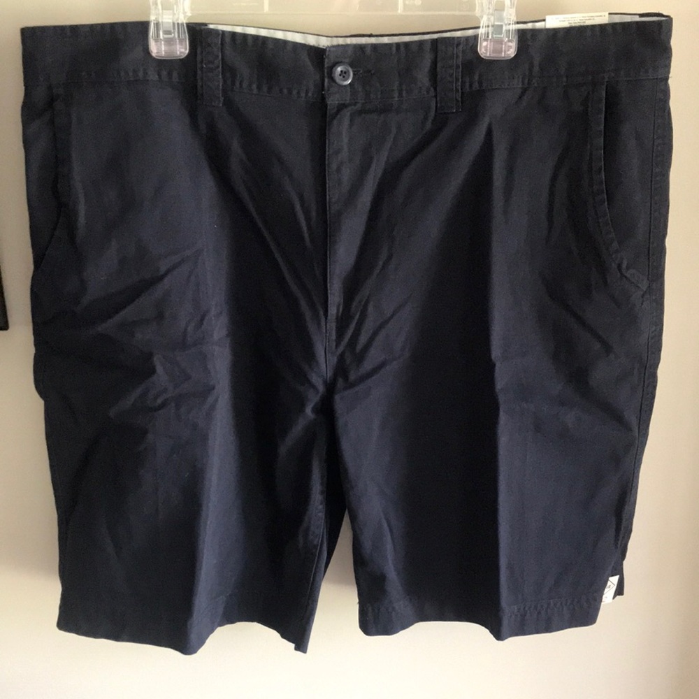 💕HP💕NWT! St. John’s Bay Men’s Navy 10” inseam shorts